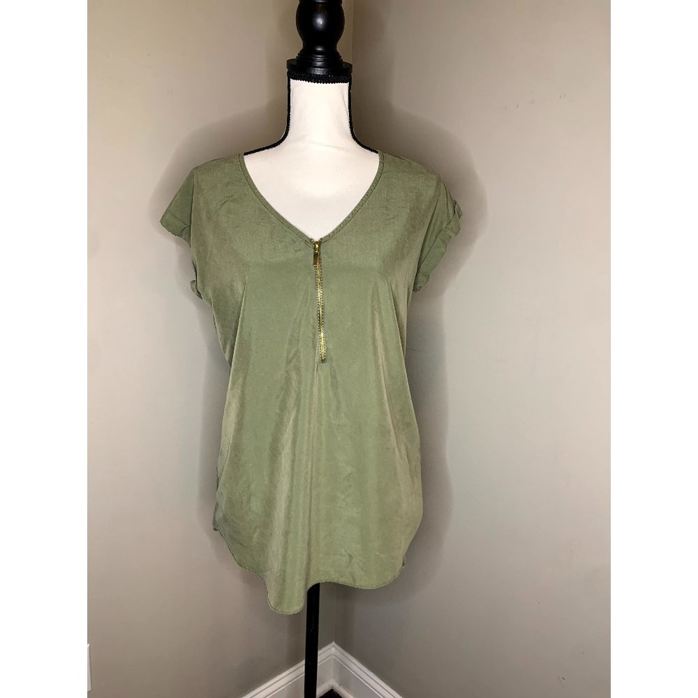 Express Women's Green 1/4 Zip Up Sleeveless Blouse